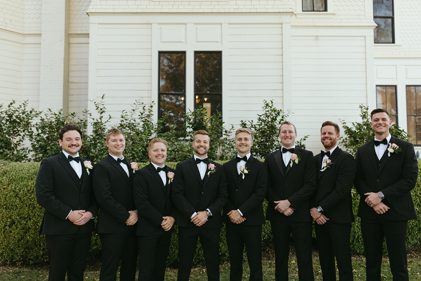 groomsmen-wedding-photos